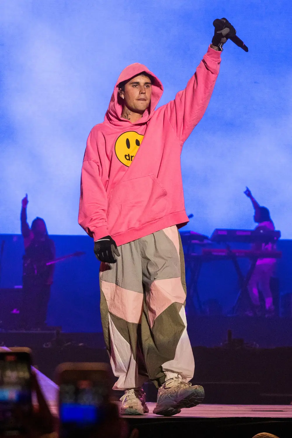 Justin Bieber s Team Denies Claims He s Millions of Dollars in Debt Over Justice Tour Cancellation 853