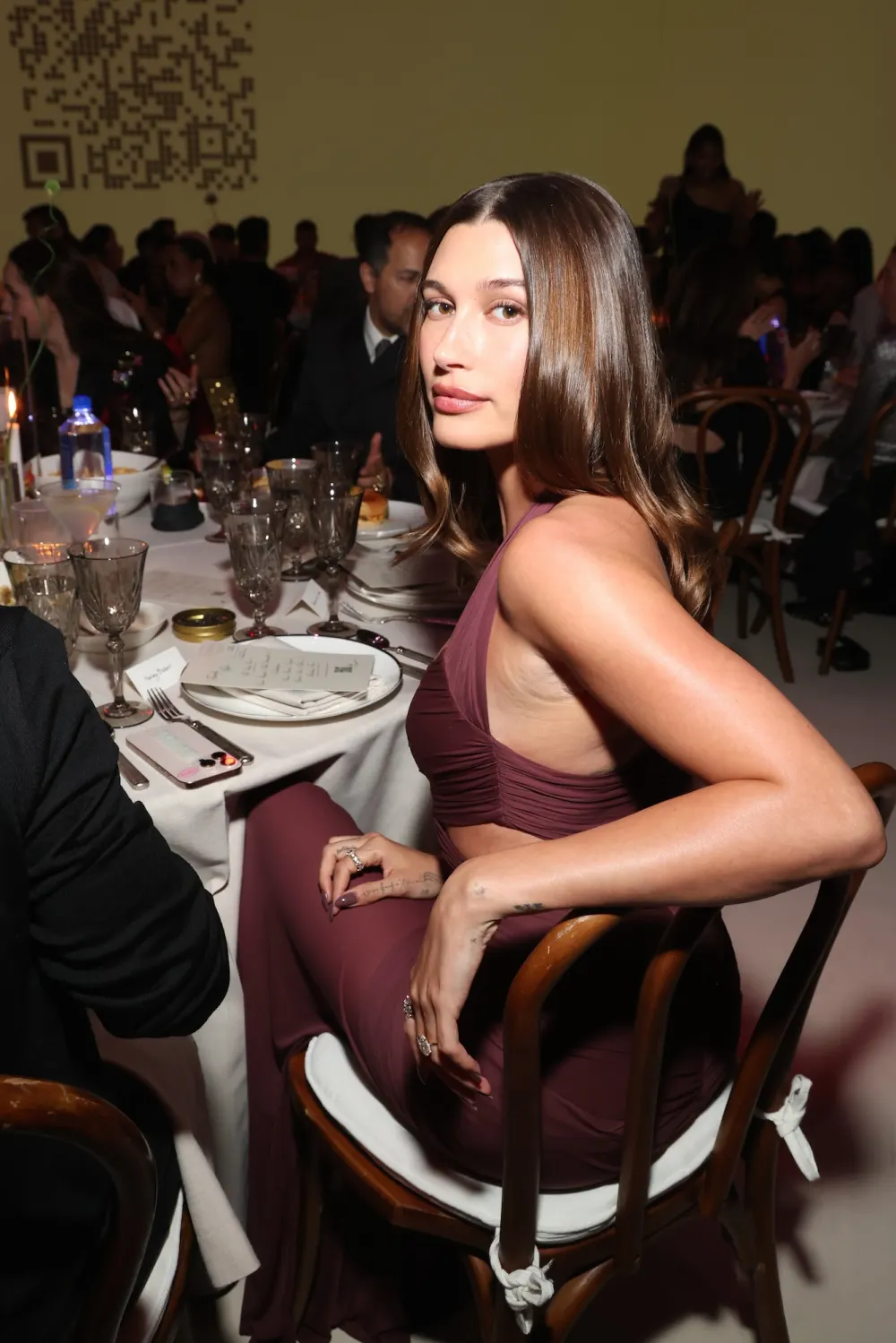 Justin Is Hailey Bieber s Ultimate Hype Husband As She Flaunts Her Curves