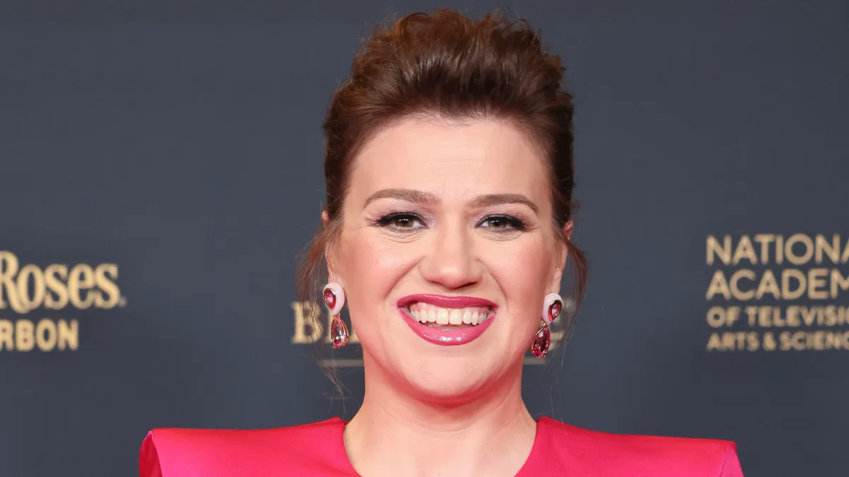 Kelly Clarkson's Popular Rugs Are Secretly On Sale Right Now