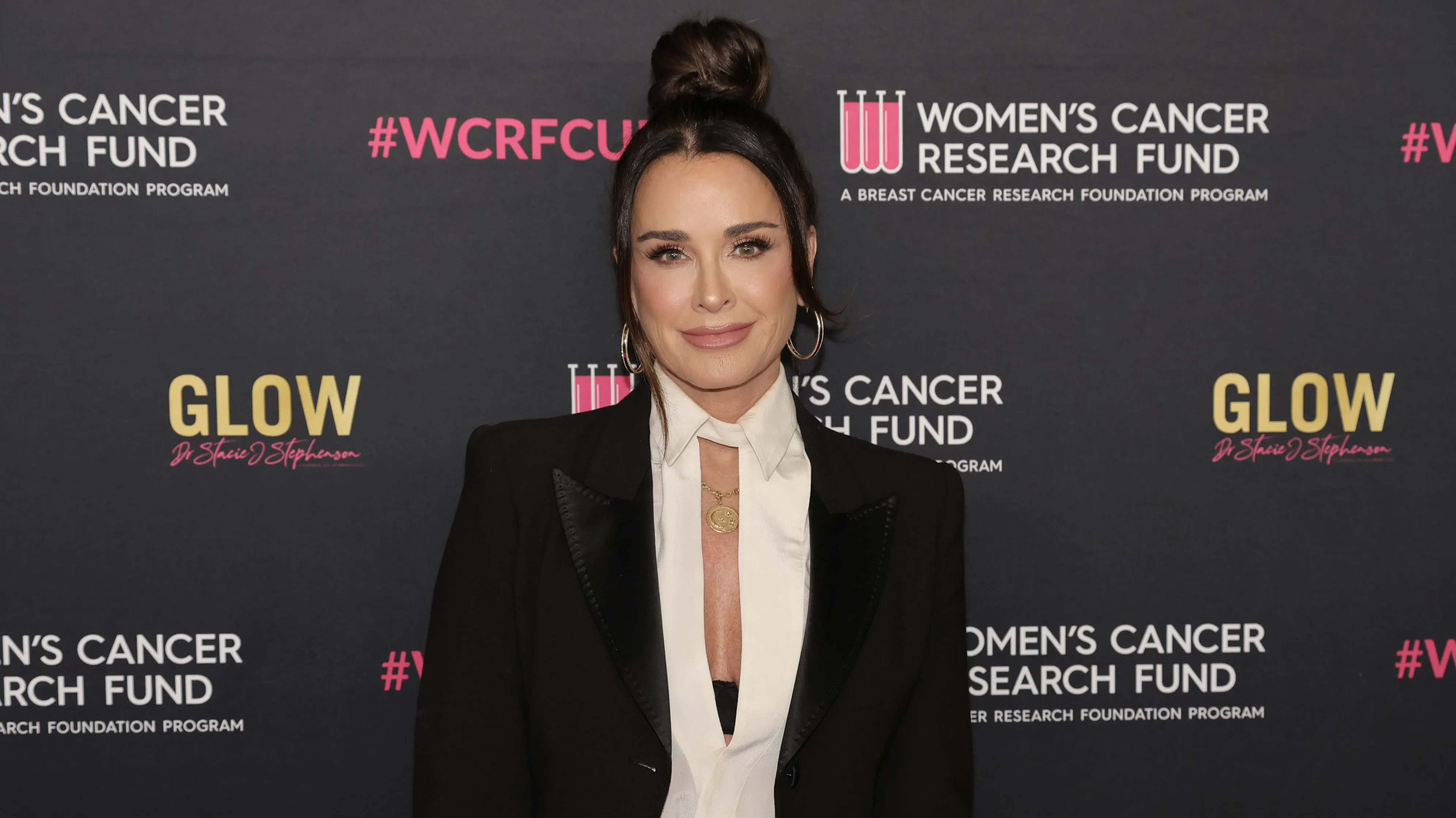 BEVERLY HILLS, CALIFORNIA - APRIL 10: Kyle Richards arrives at "An Unforgettable Evening" Benefiting The Woman's Cancer Research Fund at Beverly Wilshire, A Four Seasons Hotel on April 10, 2024 in Beverly Hills, California. (Photo by Kevin Winter/FilmMagic)