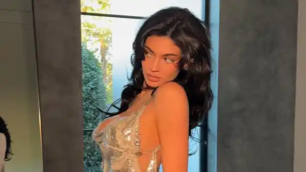 Kylie Jenner Worried She Shouldnt Have Had Her Tits Out at Golden Globes