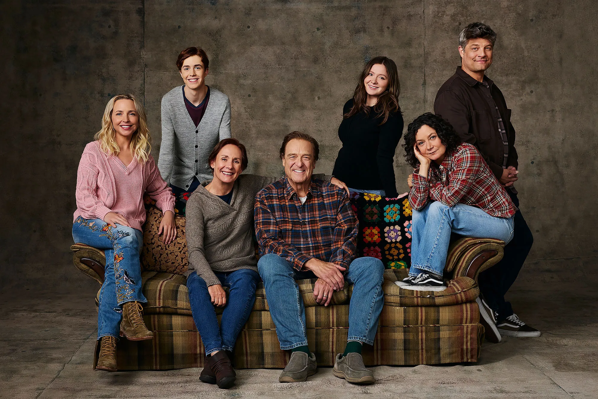 Lecy Goranson Ames McNamara Laurie Metcalf John Goodman Emma Kenney Sara Gilbert Jay R Ferguson The Conners