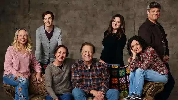 Lecy Goranson Ames McNamara Laurie Metcalf John Goodman Emma Kenney Sara Gilbert Jay R Ferguson The Conners