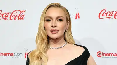 Lindsay Lohan Shows Off Au Natural Glow in Makeup-Free Selfie