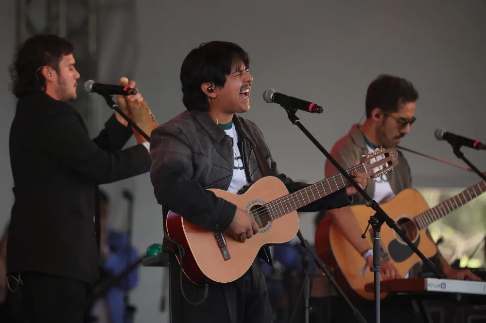 Macario Mart&iacute;nez cantante de folk mexicano