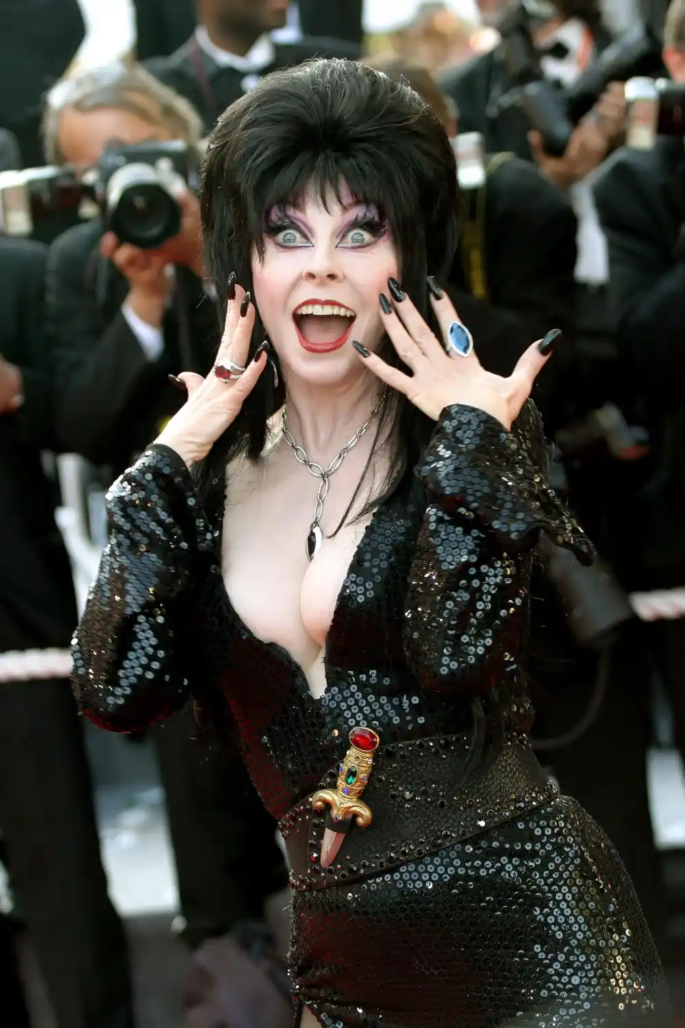 Meghan Markle Recalls Looking Like Elvira Using Box Hair Dye in Pandemic