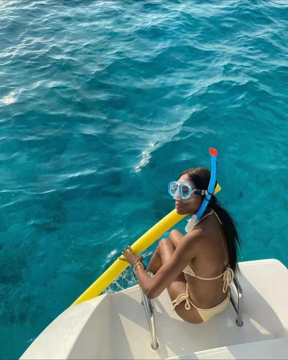 Naomi Campbell Shows Off Her Figure in Sexy Bikini