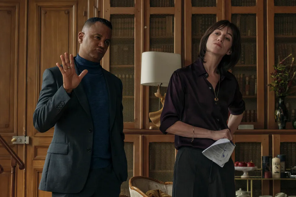 Raphael (Yanic Truesdale) and Genev&iacute;eve (Charlotte Gainsbourg) in &Eacute;TOILE