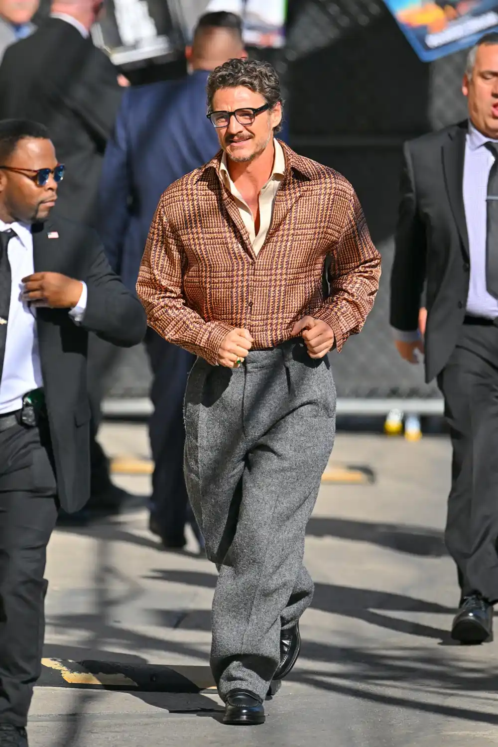 Pedro Pascal Once Said He Avoids Loss by Staying Out of Relationships &mdash; But He s Been Linked to Some Major Stars 415