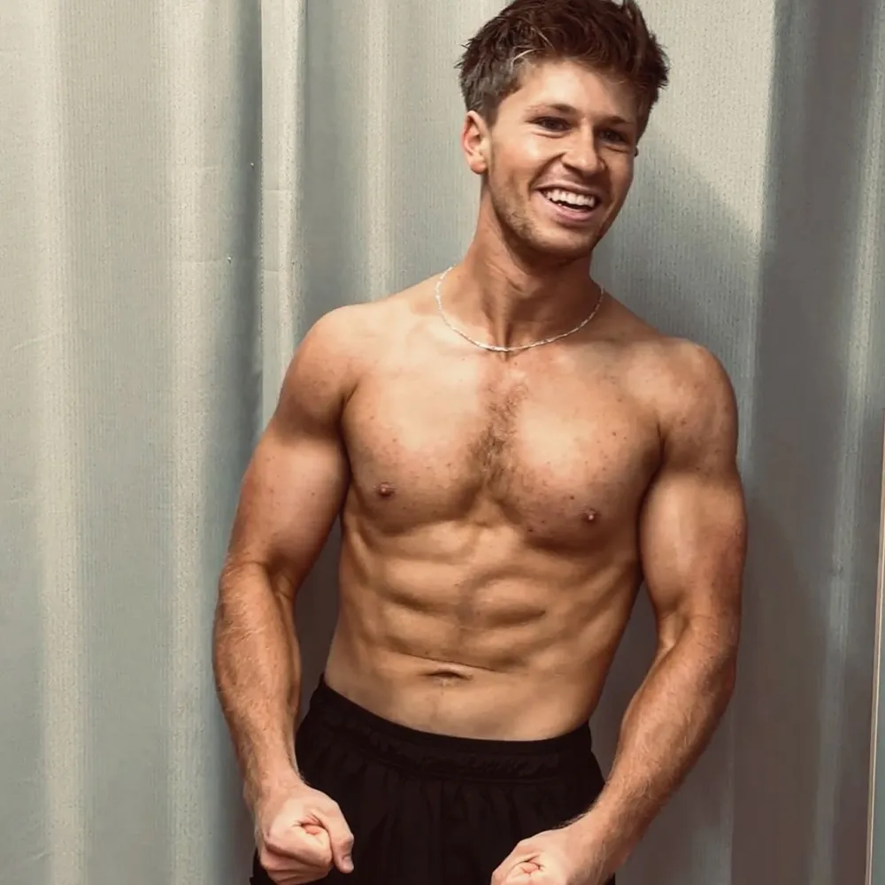 Robert Irwin Shares BTS of Him Bulking for Bonds Ad