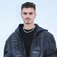 Romeo Beckham Bio