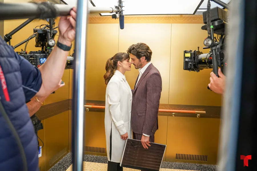 Samantha Siqueiros y Yon González en 'Velvet: el nuevo imperio'