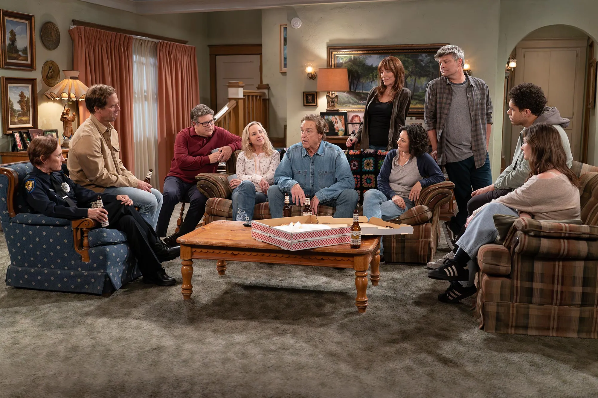The Conners Series Finale Noticeable Uses Archive Roseanne Clips of Everyone But Roseanne Barr