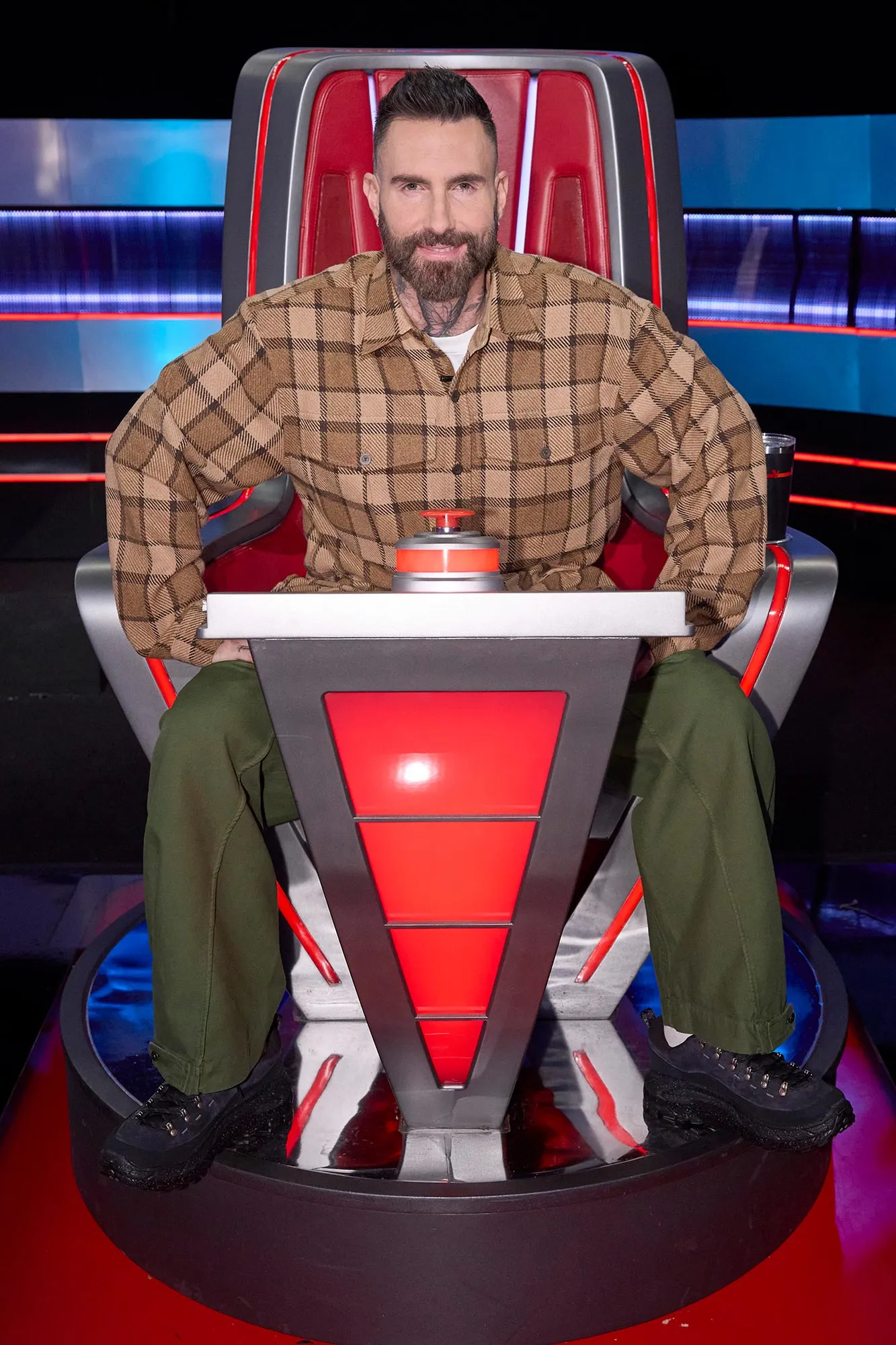 The Voices Adam Levine Shocks His Fellow Coaches by Debuting New Hair Transformation