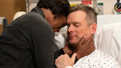 ANGELA BASSETT, PETER KRAUSE IN 911