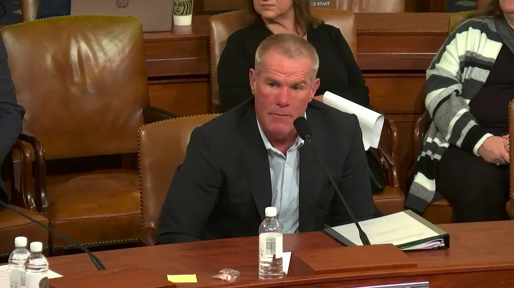 Jets Reporter Who Accused Brett Favre of Sending Lewd Pics Speaks Out in Netflix Doc Trailer