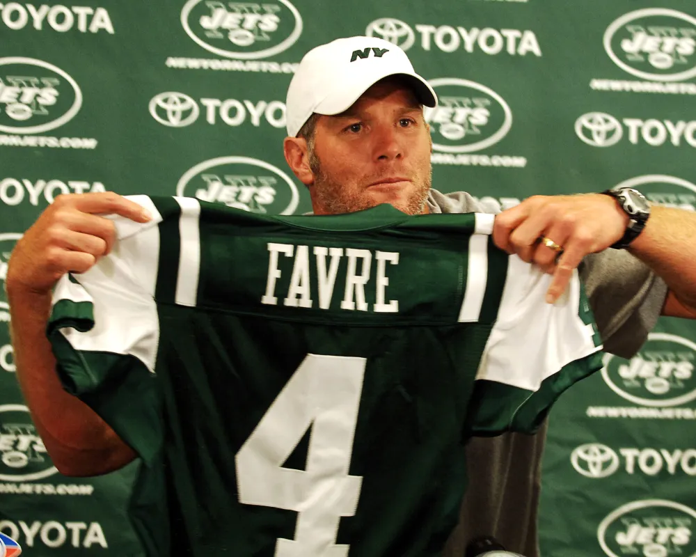 Jets Reporter Who Accused Brett Favre of Sending Lewd Pics Speaks Out in Netflix Doc Trailer