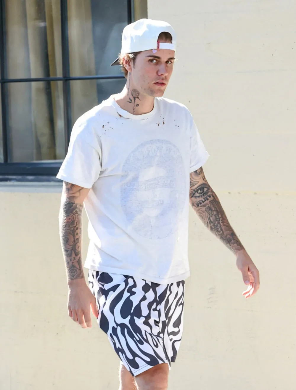 Justin Bieber dice que no ser&aacute; intimidado para salir de LA en medio de enfrentamientos con los paparazzi