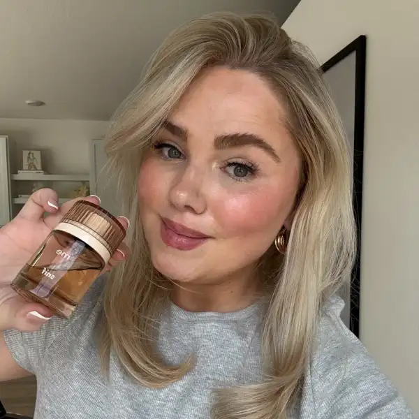 Olivia Hanson with Me perfume from Snif