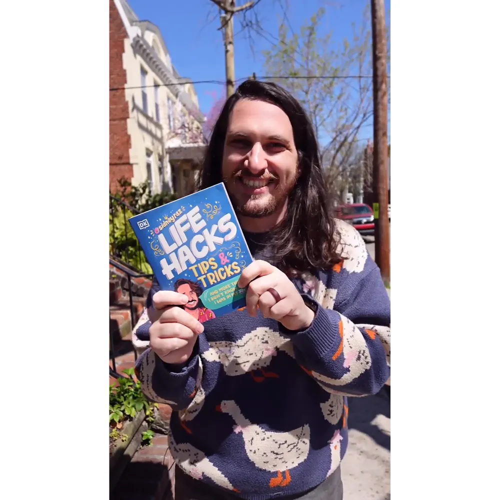 Who Is Influencer Sidney Raz 5 Things to Know About the TikTok Star Diagnosed With Stomach Cancer