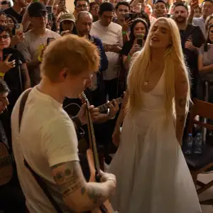 Elena Rose y Ed Sheeran en la Ciudad de México.