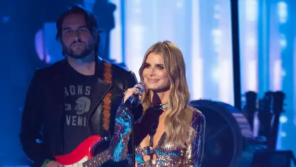 Jessica Simpson 1st Performance in 15 Years on American Idol