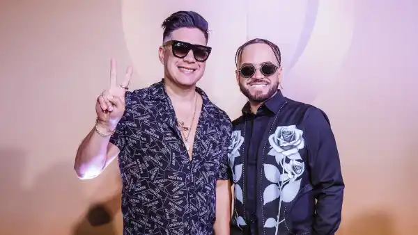 Chyno y Nacho en la alfombra de los Premios HEAT 2025