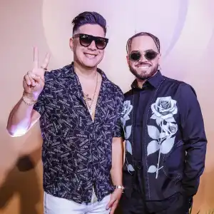 Chyno y Nacho en la alfombra de los Premios HEAT 2025