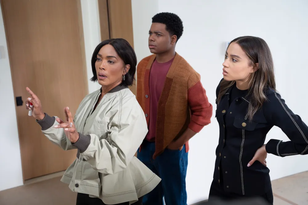 ANGELA BASSETT, ELIJAH M. COOPER, CORINNE MASSIAH 9-1-1