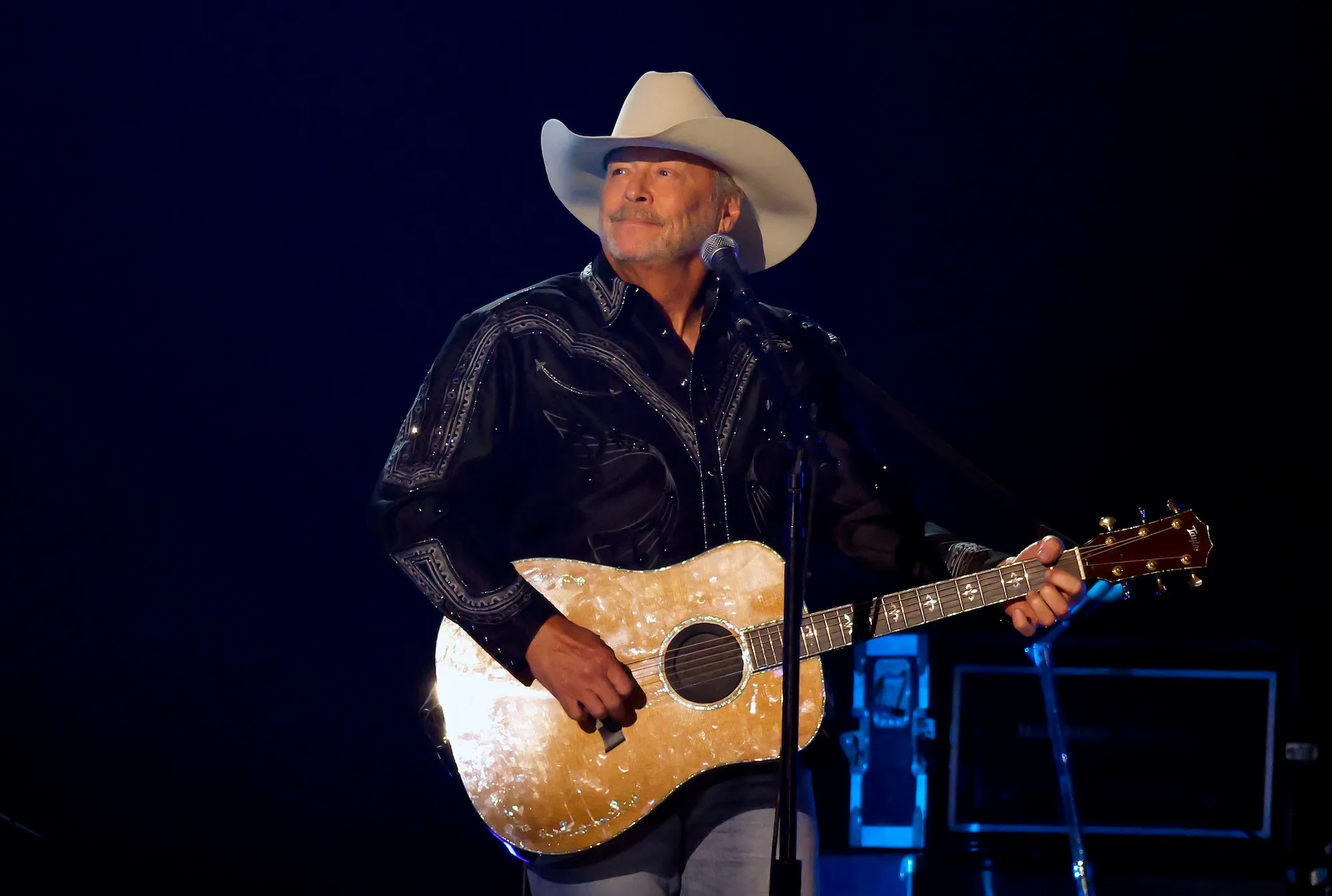 Alan Jackson Performs Remember When at 2025 CMA Awards Feature