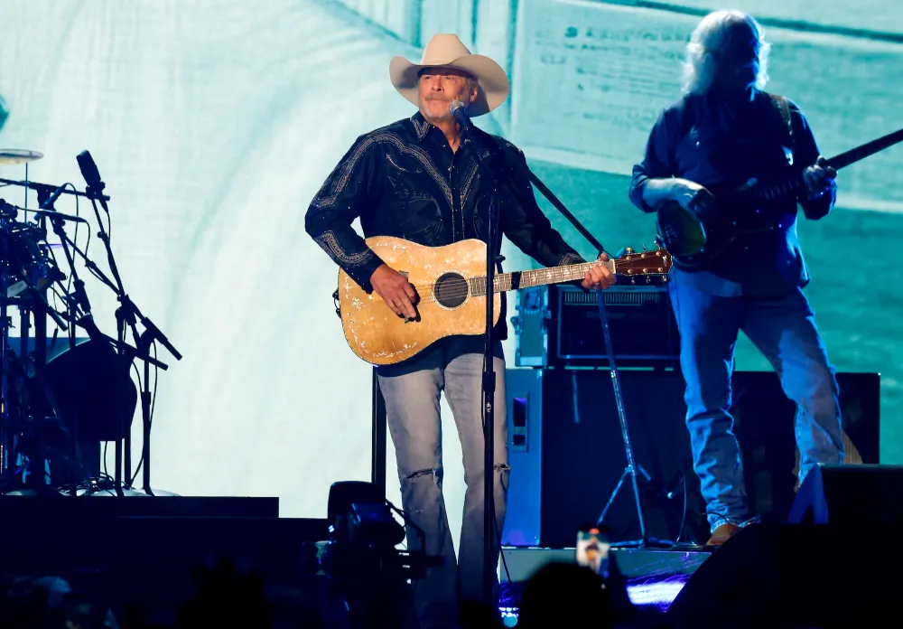 Alan Jackson Performs Remember When at 2025 CMA Awards Inline