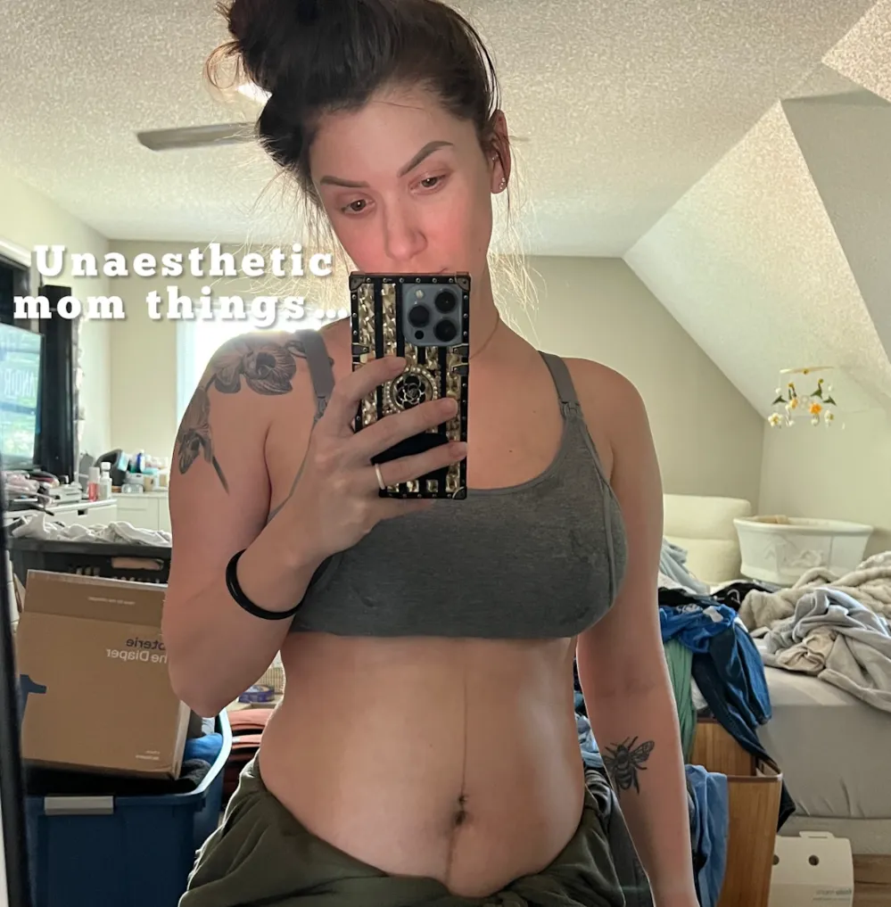 Amber-Pike-Gets-Real-About-Unaesthetic-Postpartum-Body-After-Daughters-Birth
