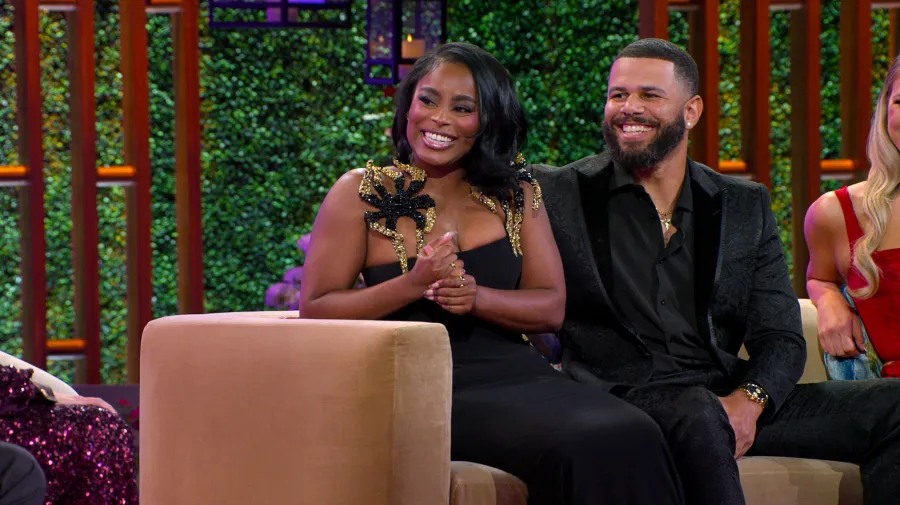 Ashley-and-Tyler-Love_Is_Blind_n_S7_E13_00_11_04_13RC