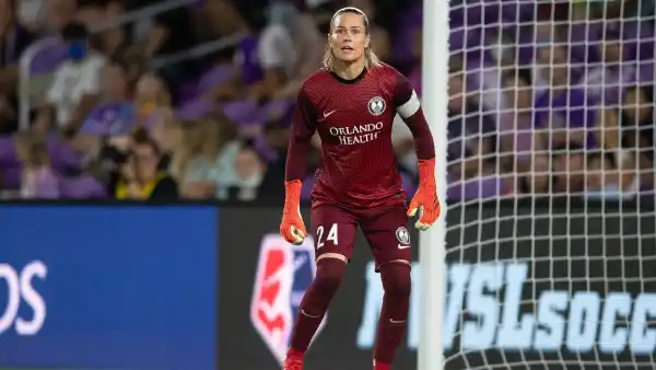 Ashlyn Harris Says Her Queerness Made Her Great on the Soccer Field