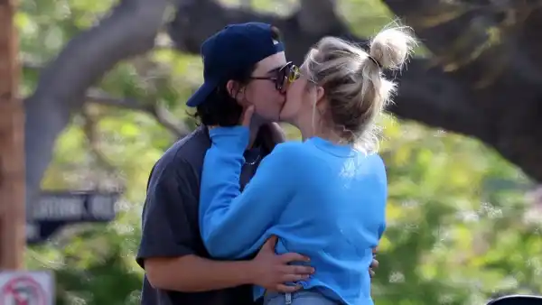 BGUS_3237659_009 Anna Camp Kissing Jade Whipkey