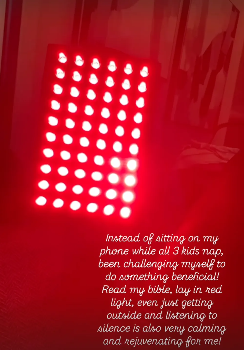 Brittany-Mahomes-Tries-to-Stay-Off-Her-Phone-with-3-kids