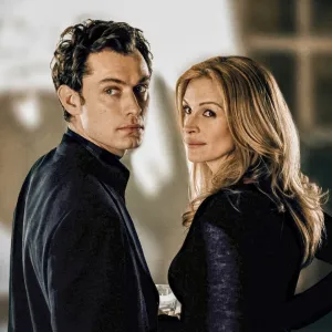 Jude Law and Julia Roberts in 'Closer.'
