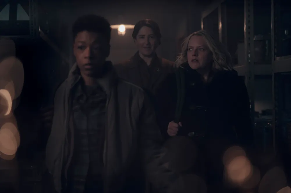 D'Arcy Carden Explains Her Handmaid's Tale Character Aunt Phoebe