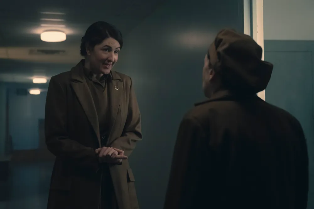D'Arcy Carden Explains Her Handmaid's Tale Character Aunt Phoebe