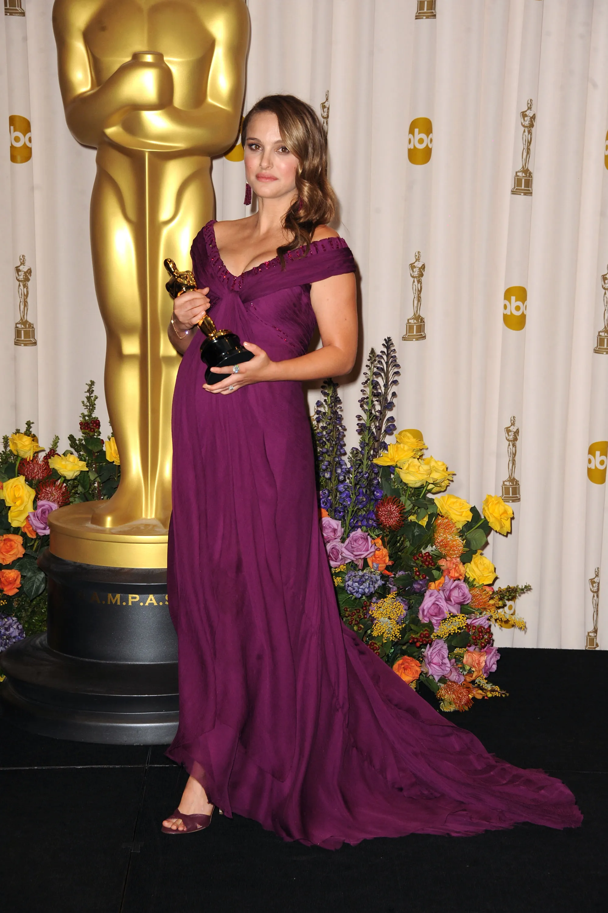 Natalie Portman Pregnant at 2011 Oscars