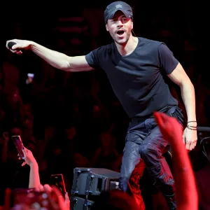 Enrique Iglesias.