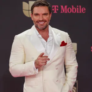 Julián Gil.