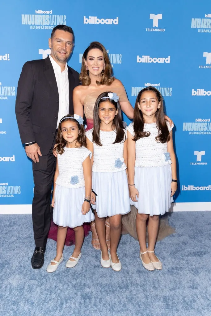 Jacqueline Bracamontes y su familia