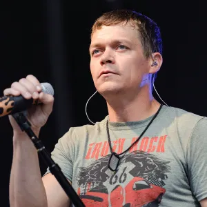 3 Doors Down Singer Brad Arnold Diagnosed With Stage 4 Kidney Cancer