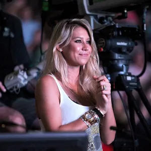 Feature GettyImages-151200474-Anna-Kournikova-2012-at-concert