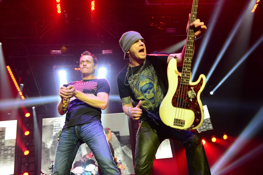 3 Doors Down Singer Brad Arnold Diagnosed With Stage 4 Kidney Cancer