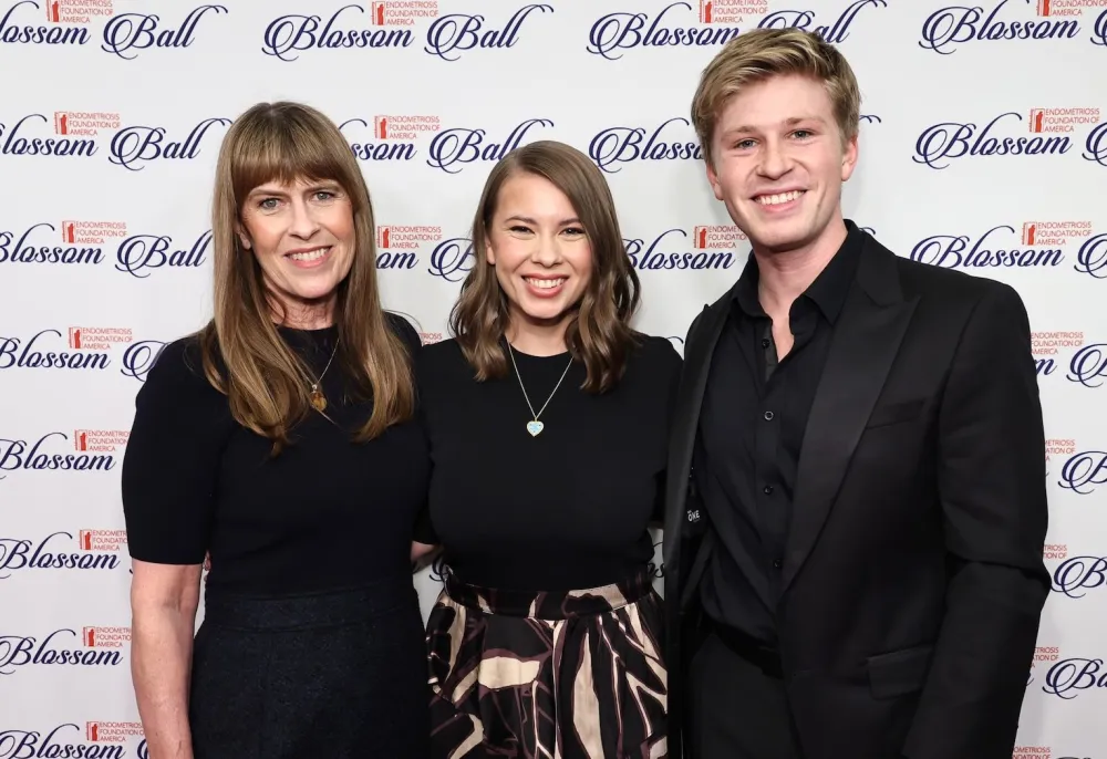 Terri, Bindi and Robert Irwin
