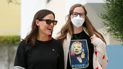 GettyImages-2152001204 Insider Jennifer Garner and Violet Affleck Bond