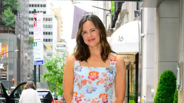 NEW YORK, NEW YORK - JUNE 24: Jennifer Garner is seen walking in NYC on June 24, 2024 in New York City. (Photo by Raymond Hall/GC Images )