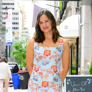 NEW YORK, NEW YORK - JUNE 24: Jennifer Garner is seen walking in NYC on June 24, 2024 in New York City. (Photo by Raymond Hall/GC Images )